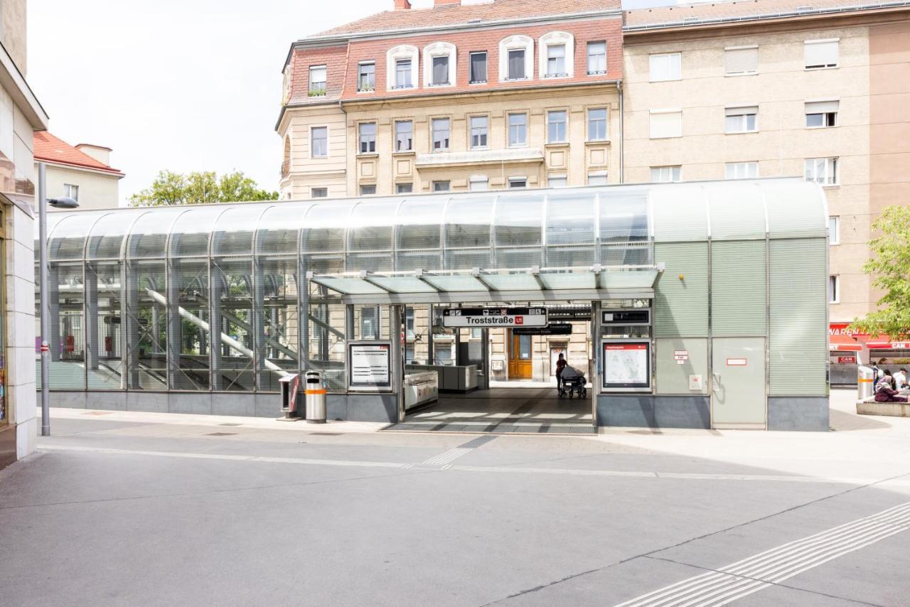 Yeshello Central Station Wenen Buitenkant foto