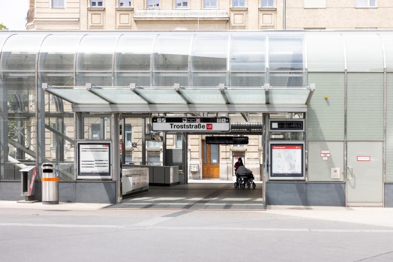 Yeshello Central Station Wenen Buitenkant foto